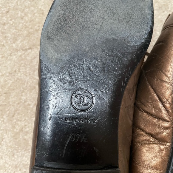 CHANEL Bronze Leather Ballet Flats with Bow and CC Logo - Picture 5 of 8